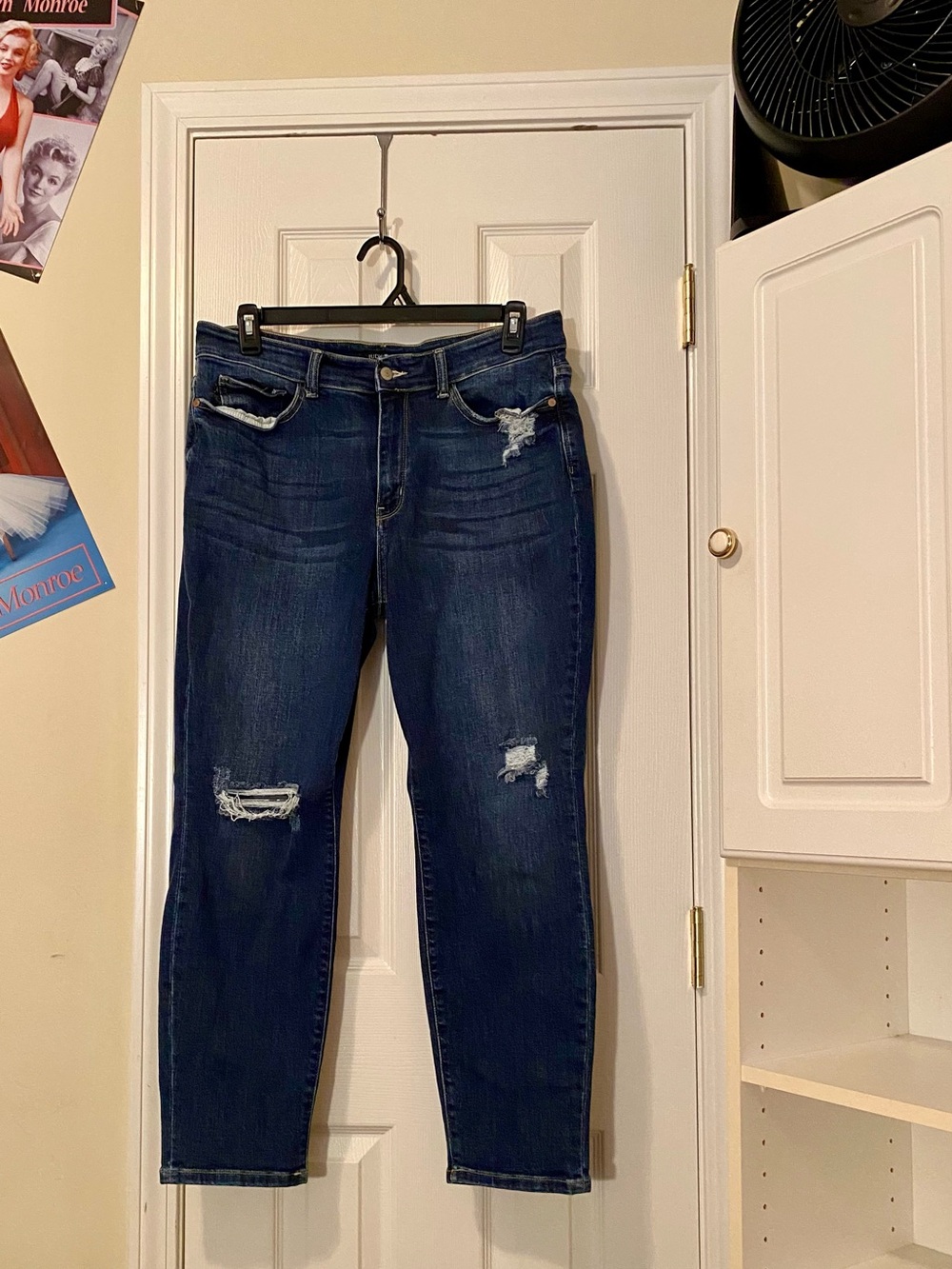 Judy Blue Dark Blue Distressed boyfriend cut - Picture 1 of 6